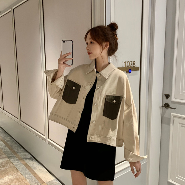 Plata sieviešu džinsa jaka ar krāsainām kabatām