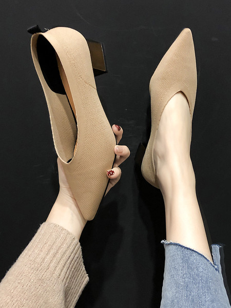 Stílusos női cipő hegyes modell alacsony sarkú