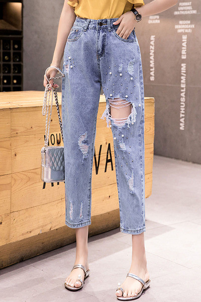 Modernus moteriškų džinsų tiesus modelis su suplyšusiais motyvais 9/10 ilgio