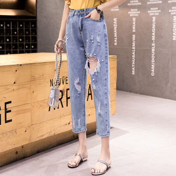 Modernus moteriškų džinsų tiesus modelis su suplyšusiais motyvais 9/10 ilgio
