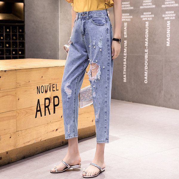 Modernus moteriškų džinsų tiesus modelis su suplyšusiais motyvais 9/10 ilgio