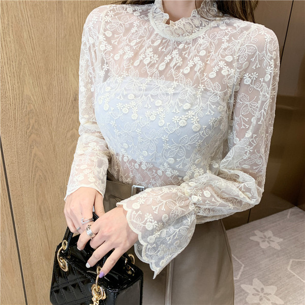 Bluză de damă elegantă din dantelă, cu guler semi-înalt