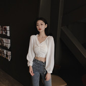 Bluză scurtă modernă de damă, cu decolteu spitz și mâneci lungi