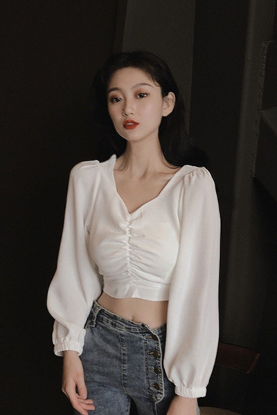 Bluză scurtă modernă de damă, cu decolteu spitz și mâneci lungi