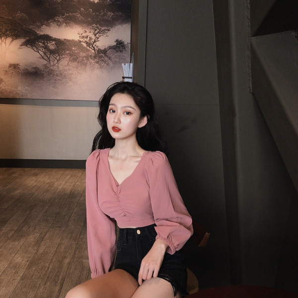 Bluză scurtă modernă de damă, cu decolteu spitz și mâneci lungi