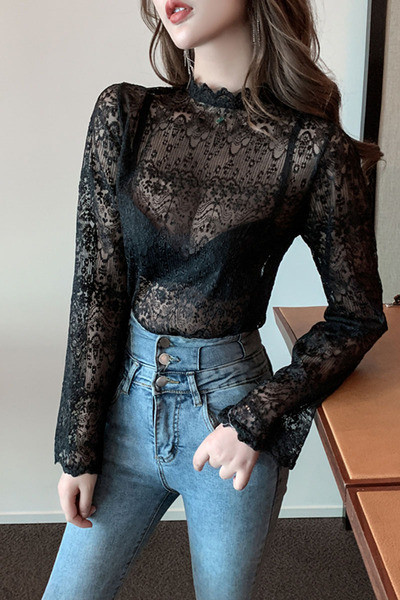 Šiuolaikinė moteriška nėriniuota palaidinė ilgomis rankovėmis