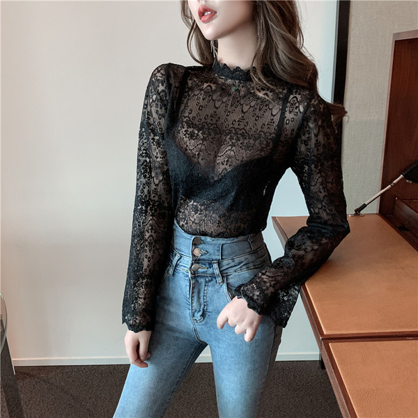 Šiuolaikinė moteriška nėriniuota palaidinė ilgomis rankovėmis