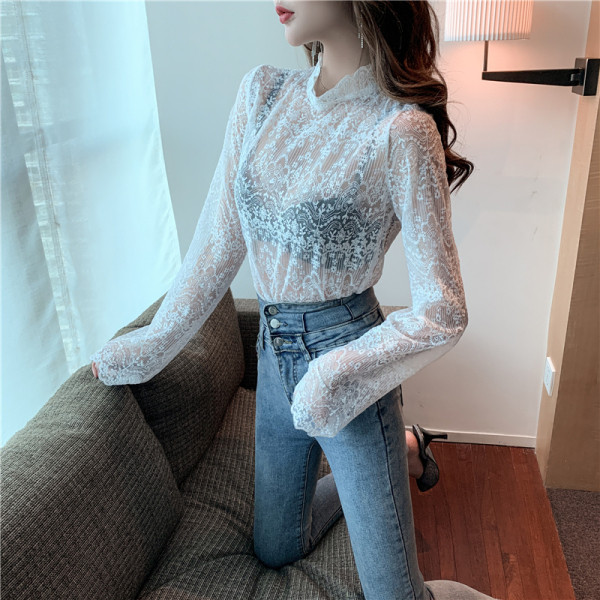 Šiuolaikinė moteriška nėriniuota palaidinė ilgomis rankovėmis