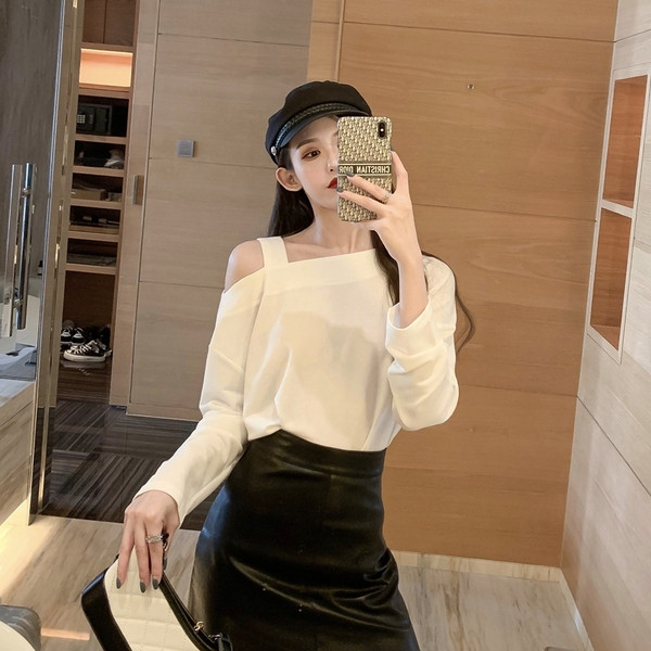 Bluză de damă modernă cu umerii goi și mâneci lungi