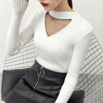 Moderns sieviešu blūzes modelis ar O veida kakla izgriezumu