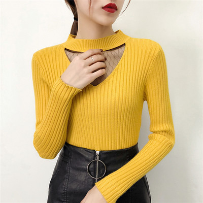 Moderns sieviešu blūzes modelis ar O veida kakla izgriezumu