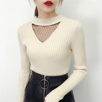 Moderns sieviešu blūzes modelis ar O veida kakla izgriezumu