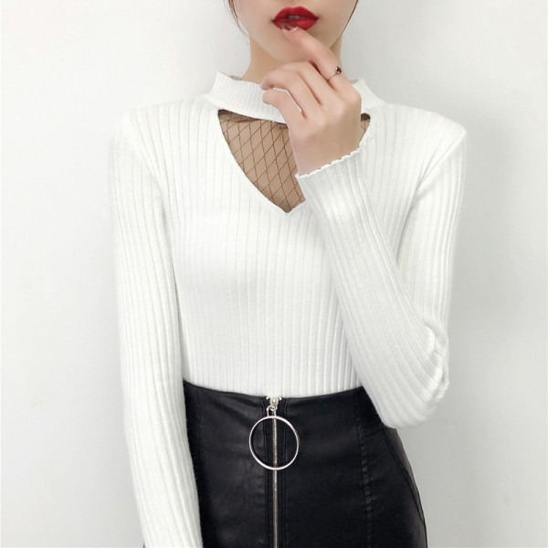 Moderns sieviešu blūzes modelis ar O veida kakla izgriezumu