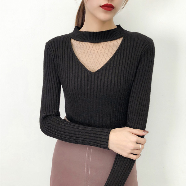 Moderns sieviešu blūzes modelis ar O veida kakla izgriezumu