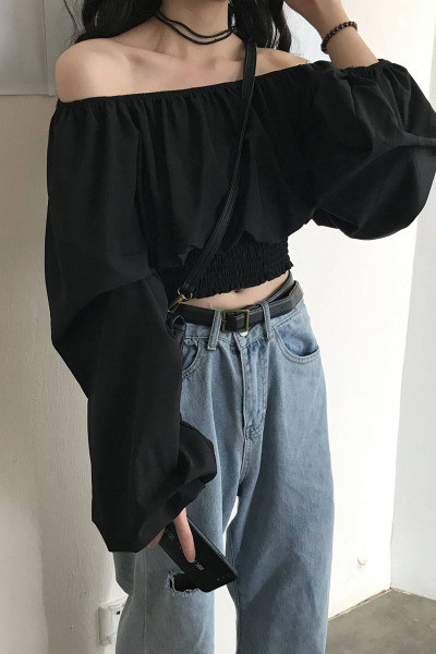 Lezser női rövid blúz leejtett ujjakkal