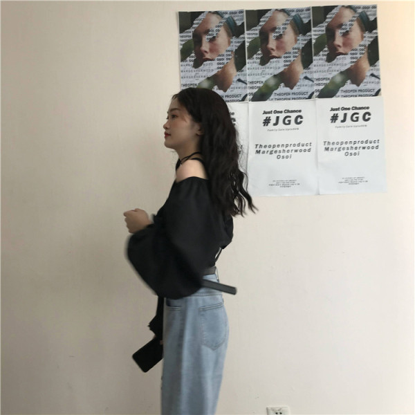 Lezser női rövid blúz leejtett ujjakkal