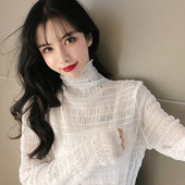 Moderni moteriška palaidinė aukšta apykakle ir ilgomis rankovėmis