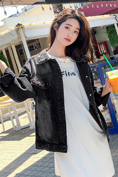 Geaca de dama moderna din denim model larg cu elemente metalice