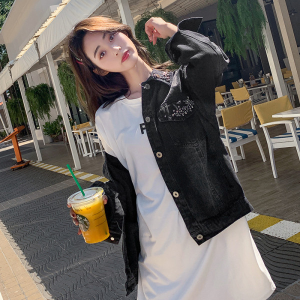 Geaca de dama moderna din denim model larg cu elemente metalice