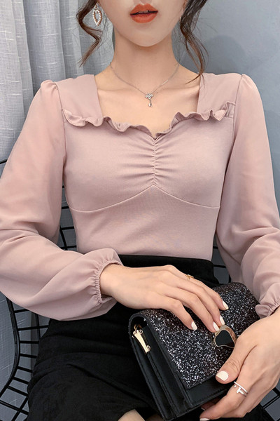 Moodne naiste lokkidega pluus