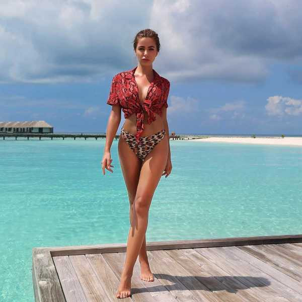 Naujo modelio dviejų dalių maudymosi kostiumėlis su marškinių viršumi