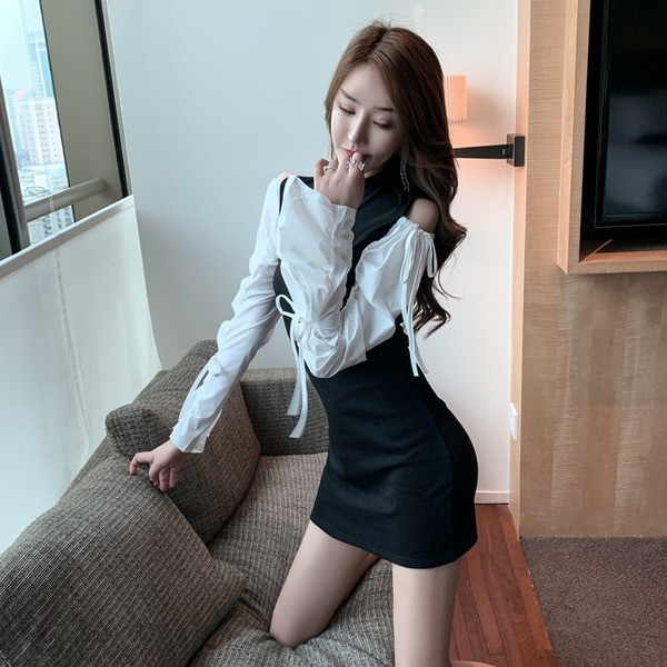 Prigludusi moteriška suknelė plačiomis rankovėmis ir kaklaraiščiais