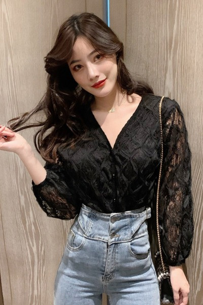 Modern női csipke ing spitz nyakkivágással és gombokkal