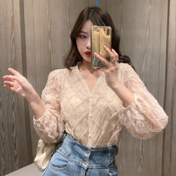 Modern női csipke ing spitz nyakkivágással és gombokkal