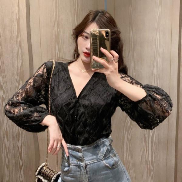 Modern női csipke ing spitz nyakkivágással és gombokkal