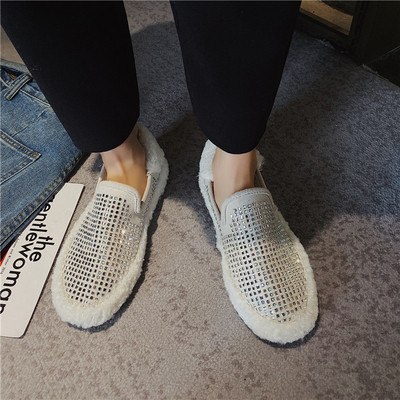 Modernūs moteriški mokasinai su akmenukais, pūkuotu ir lygiu padu