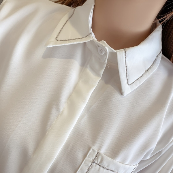 Moteriški laisvalaikio marškiniai su kišene ir klasikine apykakle