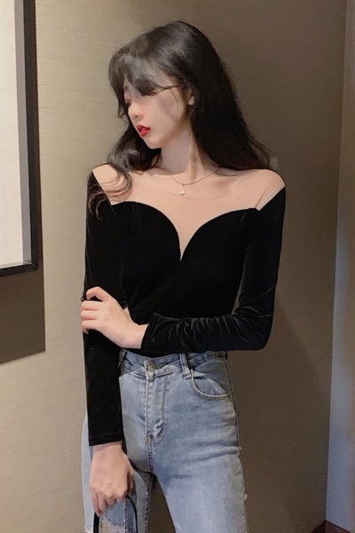 Sametist naiste pluus palja selja ja tülliga