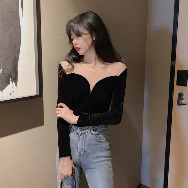 Sametist naiste pluus palja selja ja tülliga