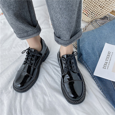 Laisvalaikio moteriški batai lygiais padais ir raišteliais