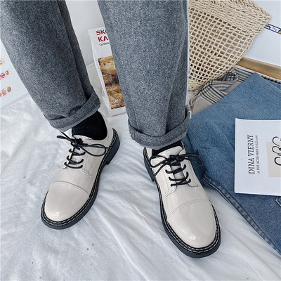 Laisvalaikio moteriški batai lygiais padais ir raišteliais