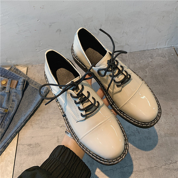 Laisvalaikio moteriški batai lygiais padais ir raišteliais