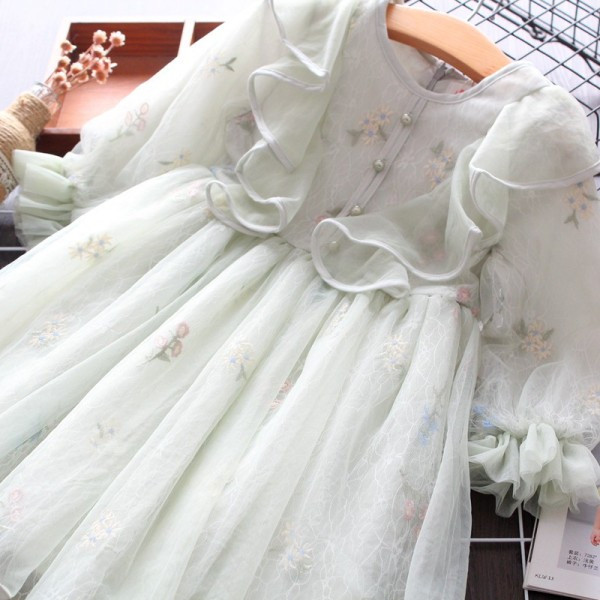 Moderna dječja haljina s gumbima, tilom i cvjetnim motivima