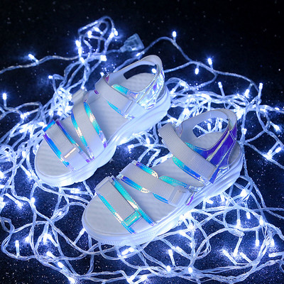 Ikdienas sieviešu sandales ar augstām zolēm un krāsainiem velcro ielāpiem