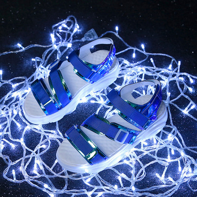 Ikdienas sieviešu sandales ar augstām zolēm un krāsainiem velcro ielāpiem