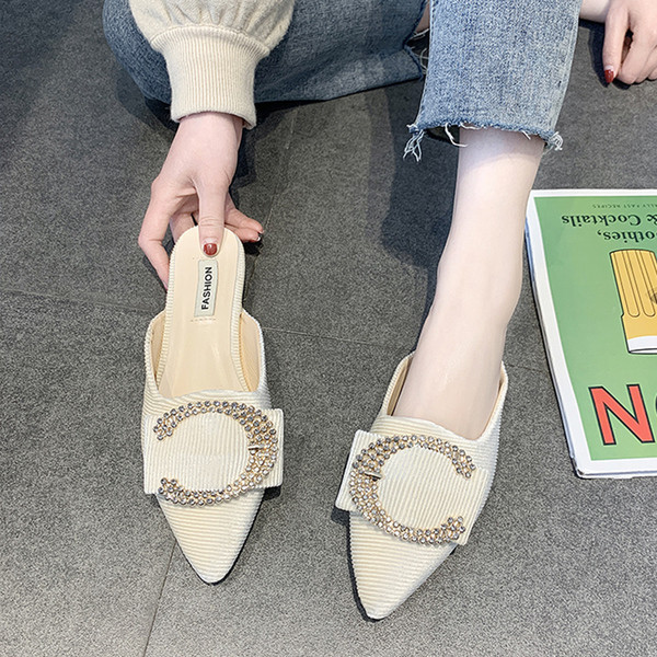 Papuci dama model ascutit cu catarama metalica