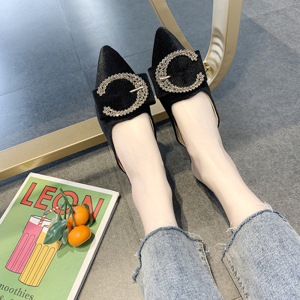 Papuci dama model ascutit cu catarama metalica