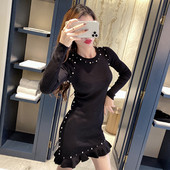 Šiuolaikinė moteriška suknelė su perlais ir apvalia iškirpte