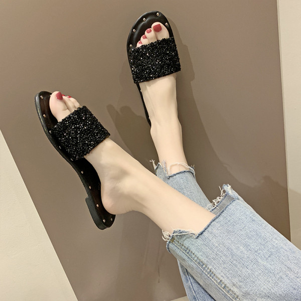 Sieviešu ikdienas čības ar plakanu zoli un spīdīgu efektu