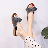 Moteriškos laisvalaikio šlepetės lygiu padu ir blizgančiu kaspinu