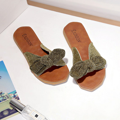 Moteriškos laisvalaikio šlepetės lygiu padu ir blizgančiu kaspinu