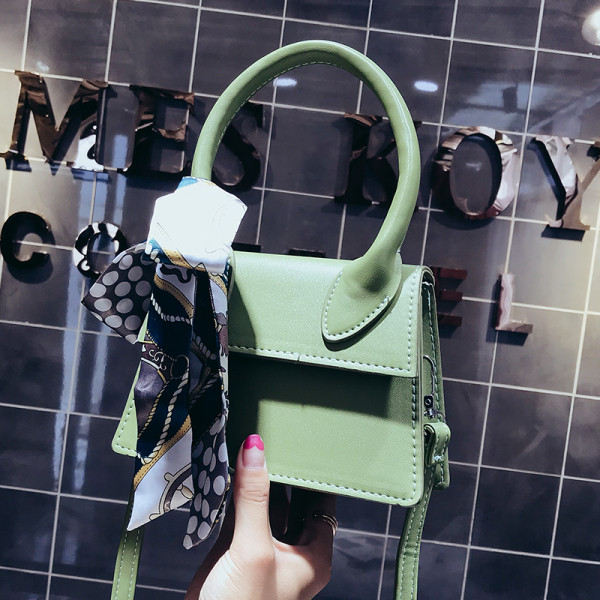 Modern női táska eko bőrből, színes szalaggal