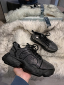 Moodsad kõrge talla ja kivikestega naiste tossud