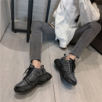 Moodsad kõrge talla ja kivikestega naiste tossud