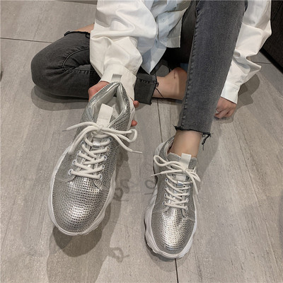 Moodsad kõrge talla ja kivikestega naiste tossud