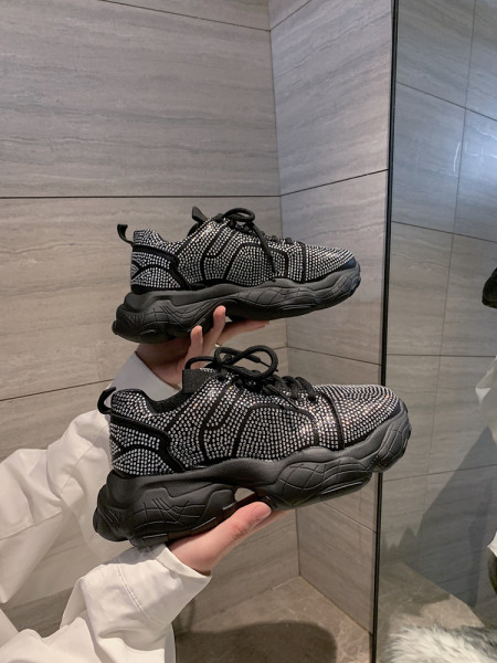 Moodsad kõrge talla ja kivikestega naiste tossud